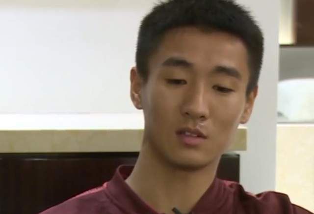 刘晓宁成天价背着个摄像机穿梭于北京市的各个中小学之间，为姜文选小姜文等。